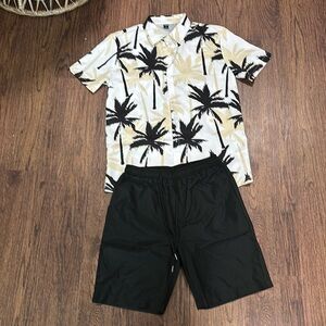 This is a men’s set from Sheen. It’s a small and I’m asking 15.